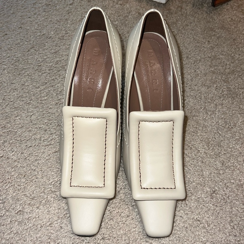 Cute white pumps sz 39